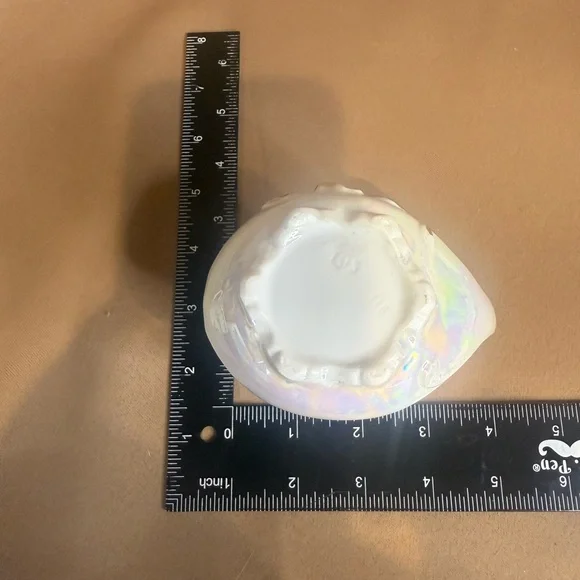 Porcelain footed creamer with iridescent finish and gold trim - Picture 5 of 7